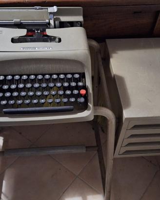 Olivetti Studio 44 con tavolo carrello