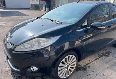 Ford Fiesta 1.4 TDCi Titanium adatta a neopatentat