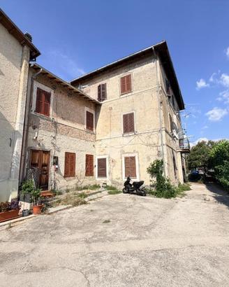 2 LOCALI A CAVE