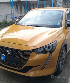 Peugeot e-208 elettrica 136cv 50 kw pdc