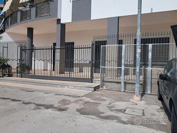 Locale commerciale-deposito 150 mq via delle Palme