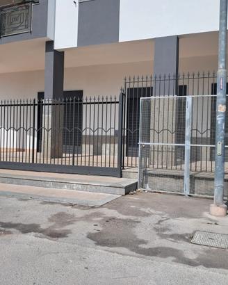 Locale commerciale-deposito 150 mq via delle Palme