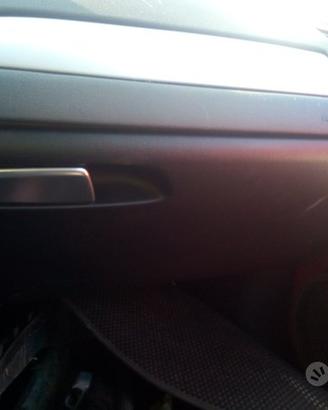 Cassetto portaoggetti audi A4 B8 anno 2010