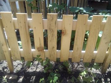 Piccole recinzioni shabby chic e serre / fiorifere