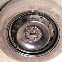 Cerchio nuovo da 16. Pneumatico 50%.