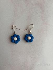 Orecchini con fiore