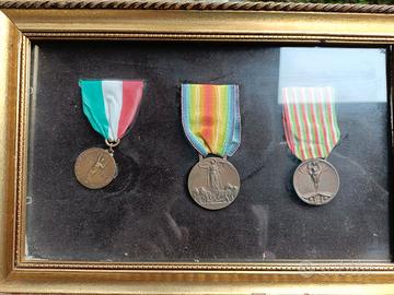 Tris di medaglie militari
