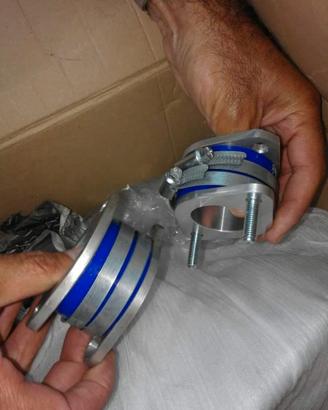 Coppia distanziali elastici per carburatore doppio