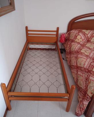 letto singolo in legno