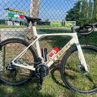 TREK MADONE gen8 SLR 9 AXS