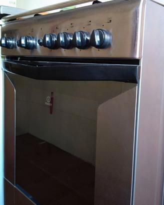 Piano cottura con forno Indesit
