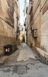 Taranto vecchia Vico Pontescuro locale 80 mq