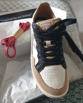 Sneakers ( Victoria )