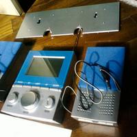 Originale radio multifunzione con casse acustiche