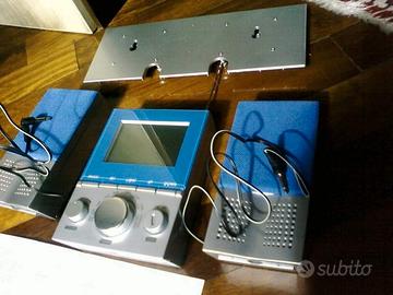 Originale radio multifunzione con casse acustiche