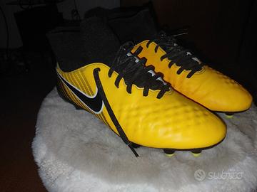 Scarpe da calcio Nike.