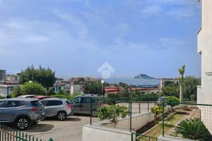 3 LOCALI A POZZUOLI