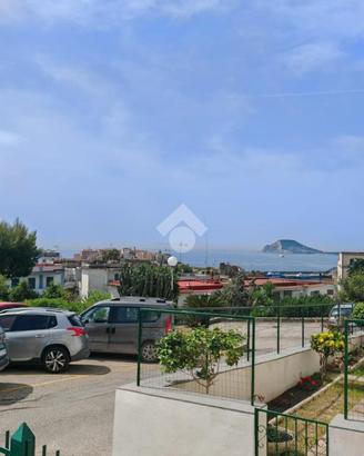 3 LOCALI A POZZUOLI