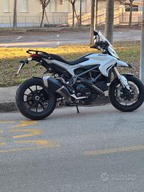 moto Ducati Hyperstrada 821