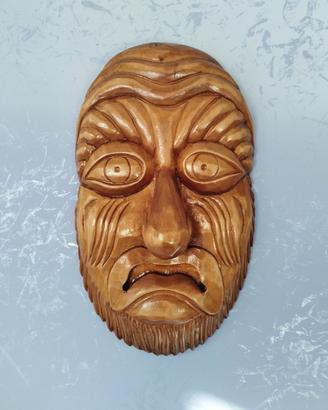 scultura in legno fatta a mano 