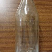 Bottiglie del  latte BRF vintage da 1 litro