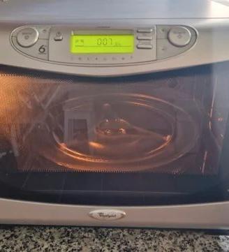 Microonde 32L Whirlpool 1000W + acc. + DVD