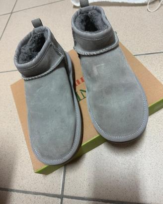 Scarpe modello UGG di albano