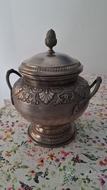 vaso in peltro cesellato a mano