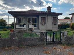villa singola libera su quattro lati recintata