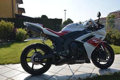 YAMAHA R1 2008