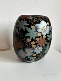 Vaso con raffinato motivo floreale