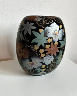Vaso con raffinato motivo floreale