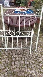 letto singolo in ferro battuto con rete e materass