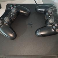 PS4 slim e due controller 