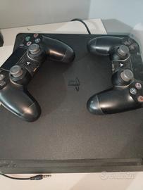 PS4 slim e due controller 