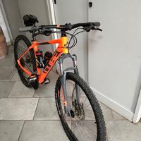bicicletta mountain bike.