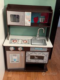 Cucina giocattolo in legno per bambini
