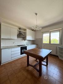 Appartamento di 118 m² con 4 locali e box auto a S