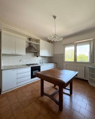 Appartamento di 118 m² con 4 locali e box auto a S