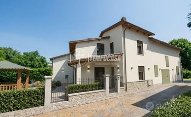 CASA INDIPENDENTE A SCHIERA CON GIARDINO PRIVATO
