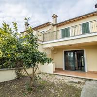 VILLA A SCHIERA A FORANO