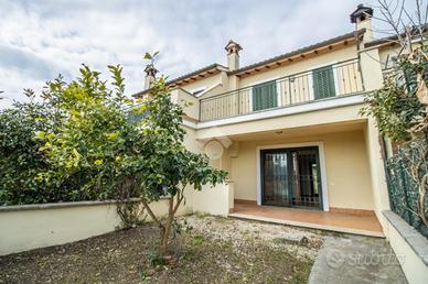 VILLA A SCHIERA A FORANO