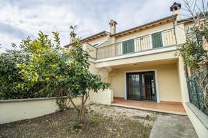 VILLA A SCHIERA A FORANO