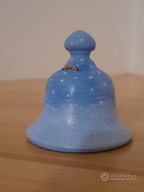 Campanella decorativa blu a pois bianchi