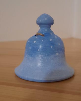 Campanella decorativa blu a pois bianchi