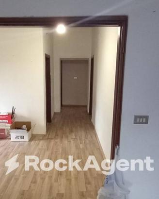 CASALE INDIPENDENTE CON GIARDINO