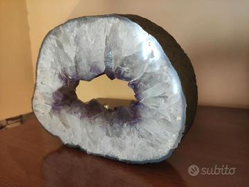 Fetta o un anello di geode di ametista, 4,2 kg
