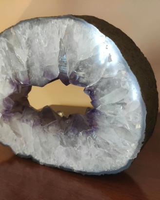 Fetta o un anello di geode di ametista, 4,2 kg