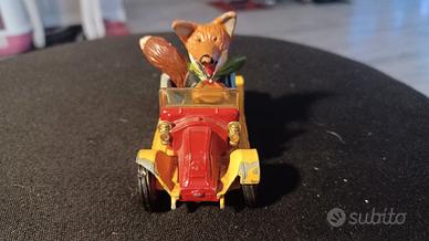 modellino corgi comics basil Brush car.