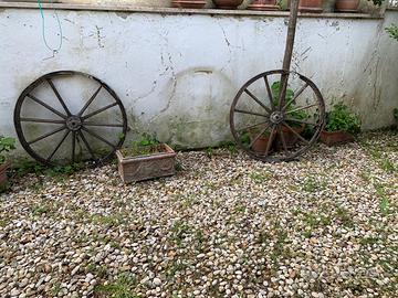 Ruote antiche carro carrozza vintage  ferro